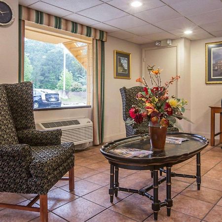 Econo Lodge Inn & Suites At Fort Moore Columbus Buitenkant foto