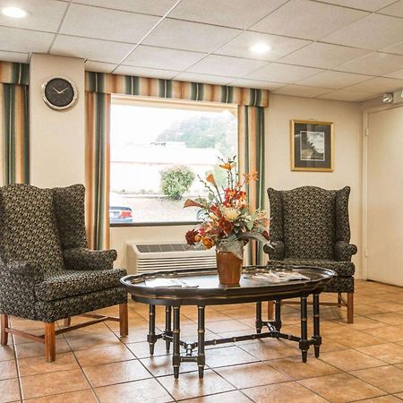 Econo Lodge Inn & Suites At Fort Moore Columbus Buitenkant foto
