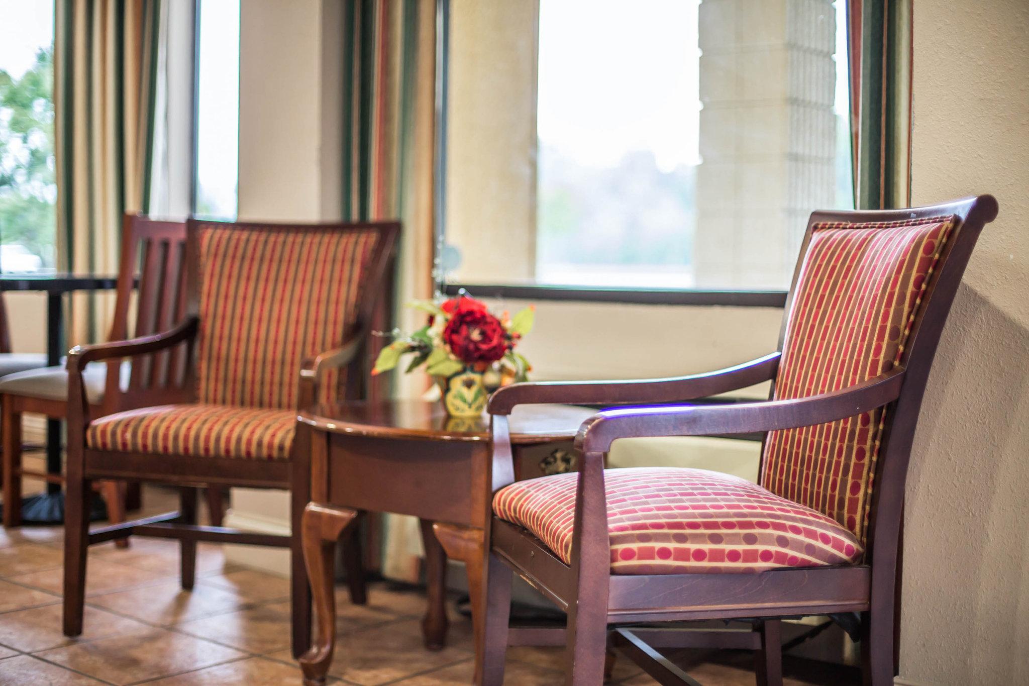 Econo Lodge Inn & Suites At Fort Moore Columbus Buitenkant foto