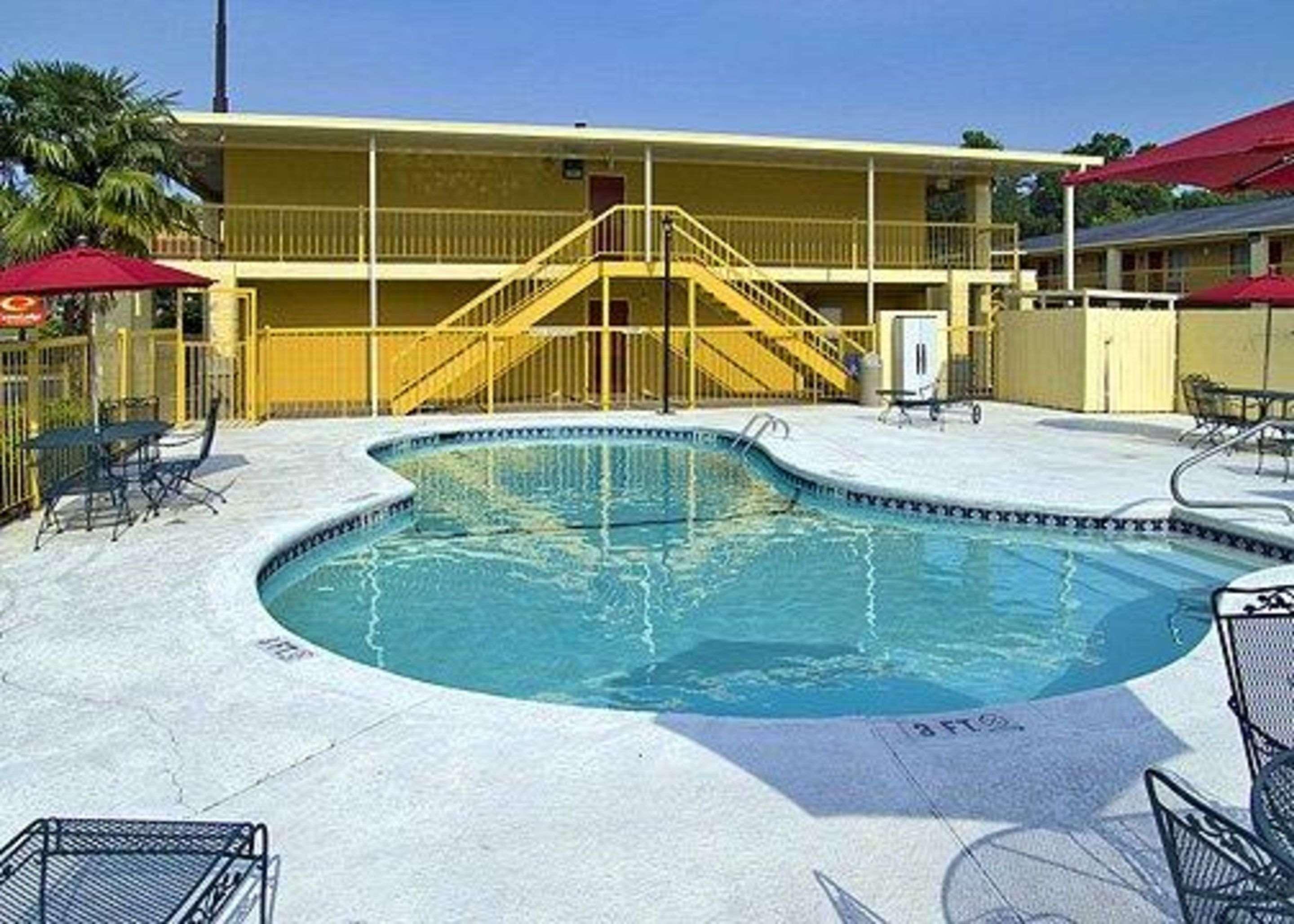 Econo Lodge Inn & Suites At Fort Moore Columbus Buitenkant foto