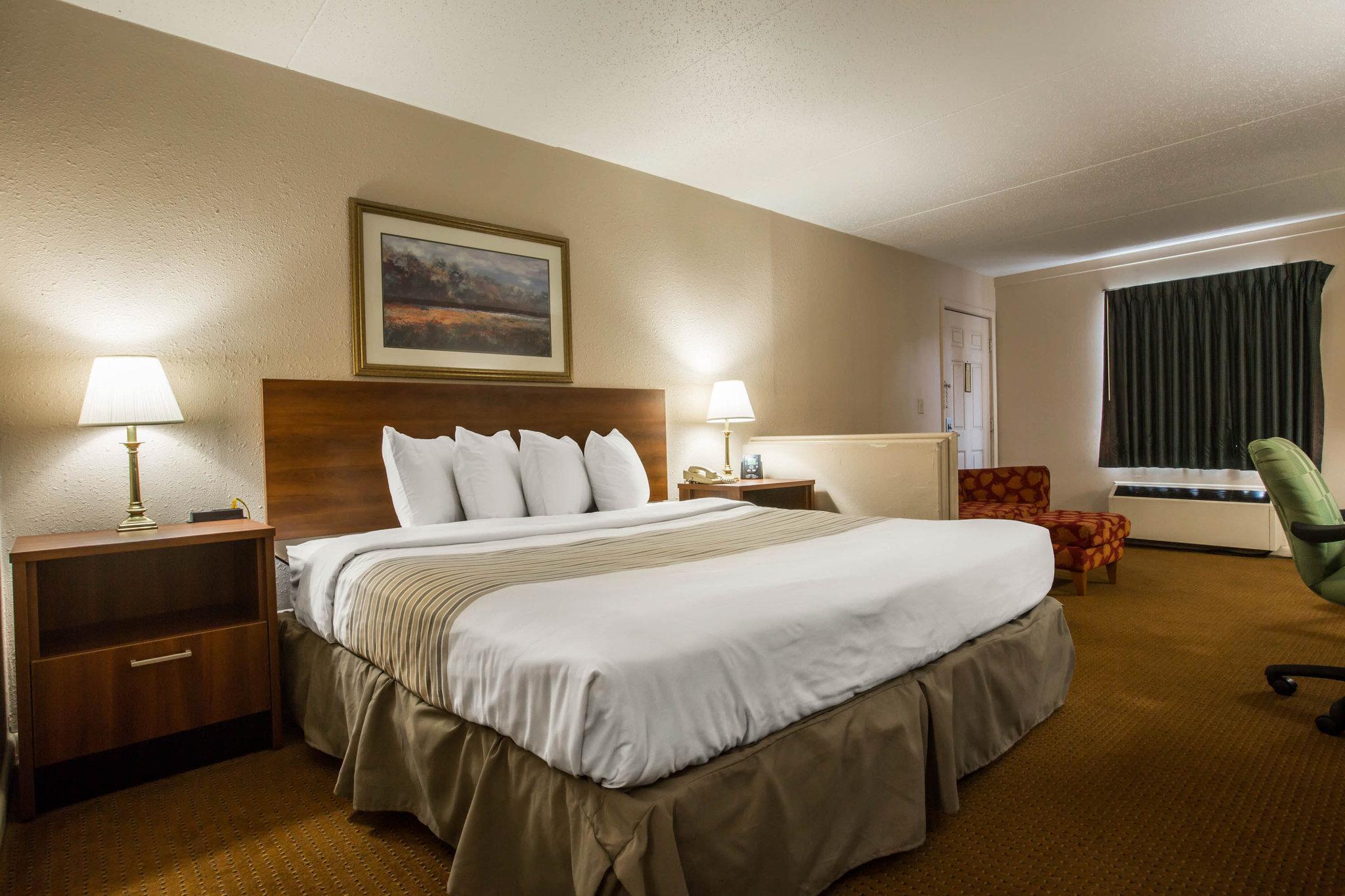 Econo Lodge Inn & Suites At Fort Moore Columbus Buitenkant foto