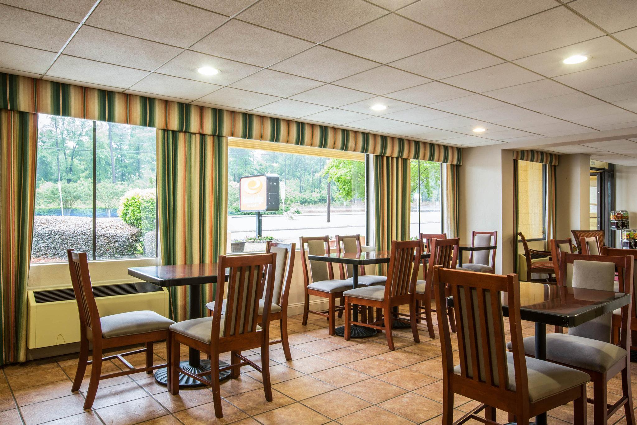 Econo Lodge Inn & Suites At Fort Moore Columbus Buitenkant foto