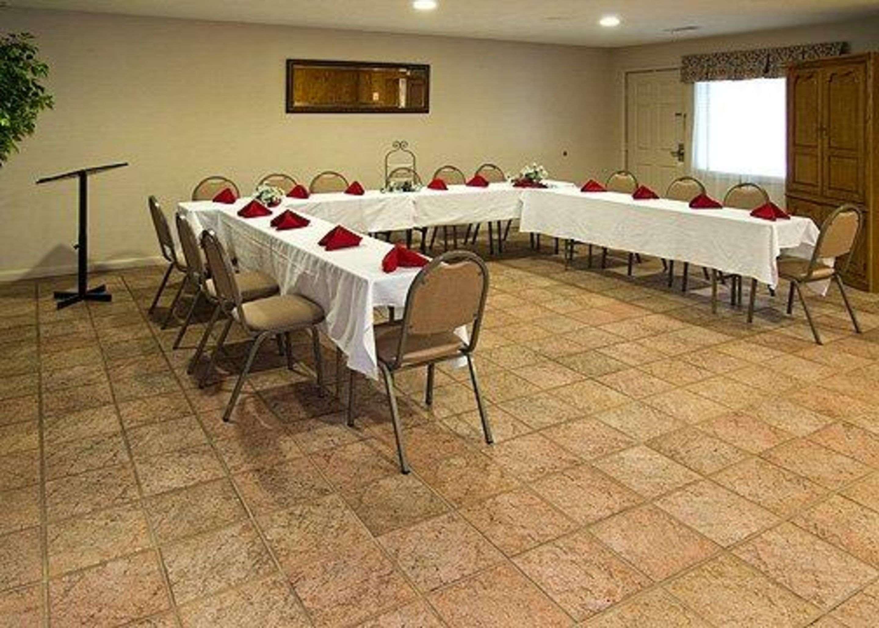 Econo Lodge Inn & Suites At Fort Moore Columbus Buitenkant foto